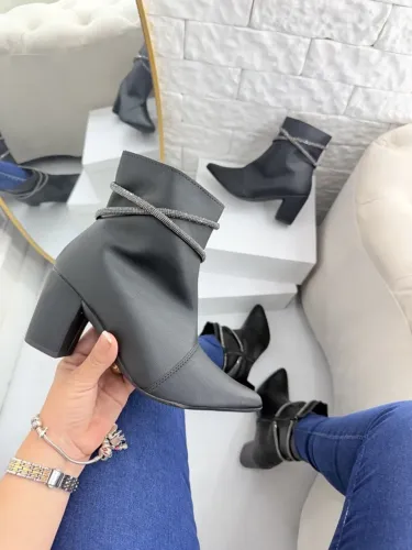 Botas femininas diversos modelos 