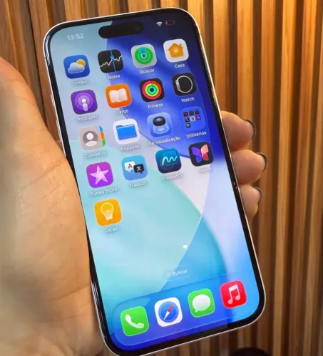 Troca-se Iphone 16 por iphone 15 ou 14 pro max, mais uma pequena volta pra mim.