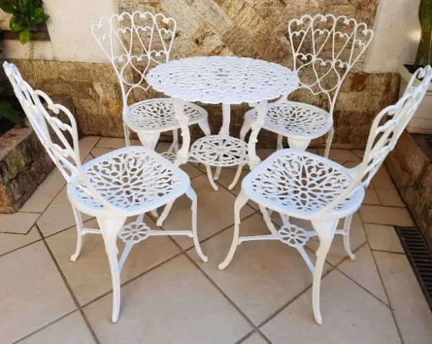 Conjunto Cadeira e Mesa em Alumínio Fundido