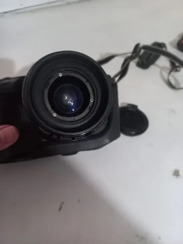 Máquina fotográfica Canon EOS 
