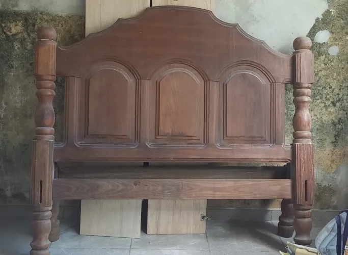 Cama de madeira casal