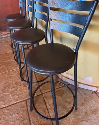 conjunto de banquetas de metal