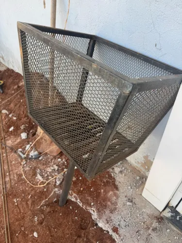 Vendo Lixeira de ferro