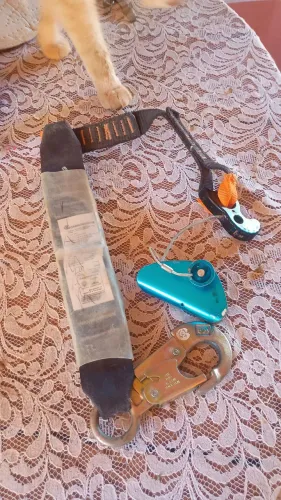 Vende-se cinto de segurança com travaqueda
