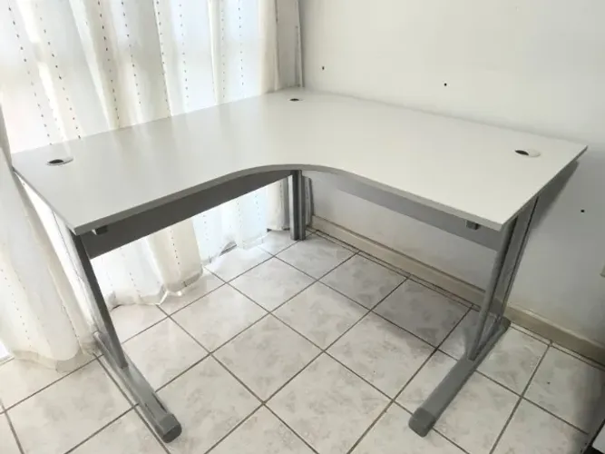 Mesa Estação de Trabalho em L 122 x 122cm Mademóveis
