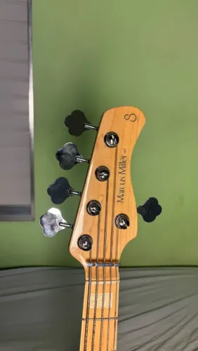 Jazz bass Sire V7