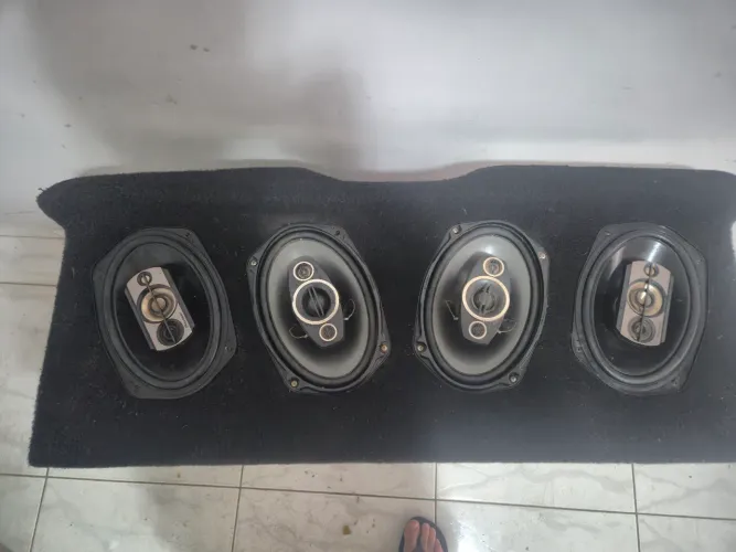 Vendo 04 6/9 Pioneer + Caixa de 12" + tampão para Fuiesta hacth 2006