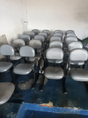 Longarina de 2 lugares na cor cinza 