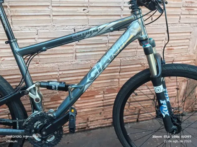 Mtb Full suspensão GIANT
