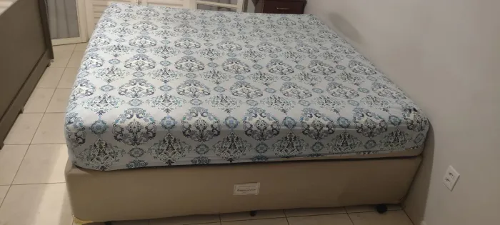 Cama King com colchão Americanflex