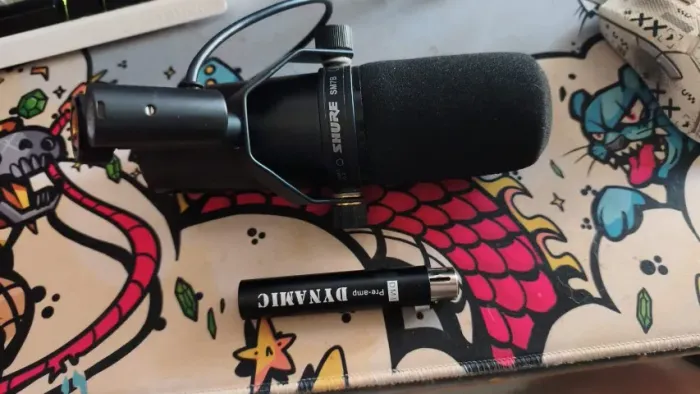 Microfone Shure SM7B + Pre Amp DM-1