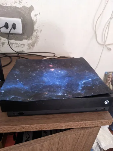Xbox one X 1tb de memória semi novo acompanha controle do Séries X e jogos