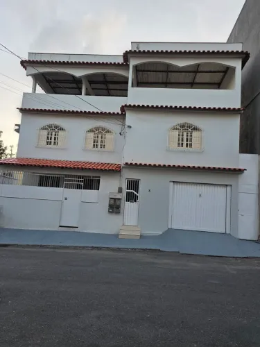 Casa sobrado com terreno em Vila Capixaba