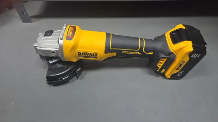 Esmerilhadeira à Bateria 20v DeWalt Nova
