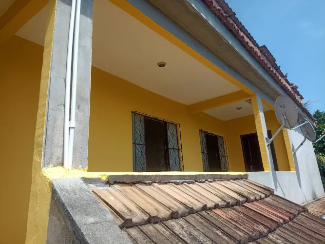 Apartamento (sobrado) com cômodos amplos e arejados