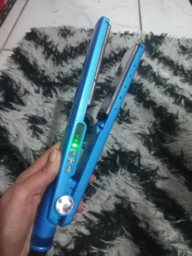 Chapinha de cabelo azul