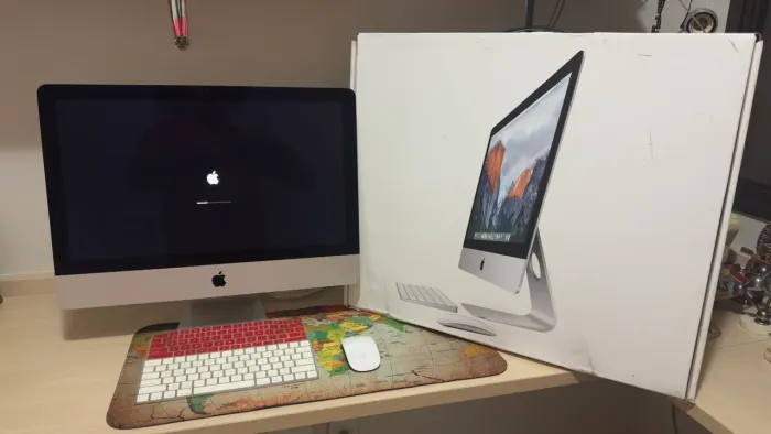 iMac Apple 21.5" (Late 2015) 1TB - Completo na Caixa Original + Periféricos Magic