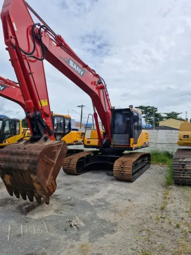 Vendo eacavadeira Sany 215