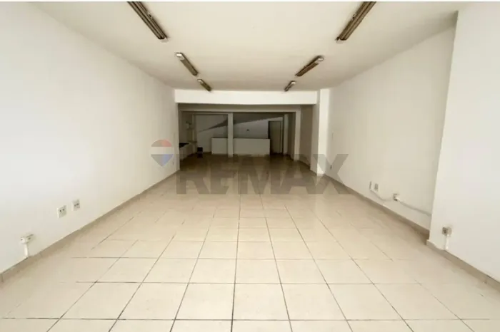 Loja Comercial para Alugar na Avenida Itamar Franco | 2 Pavimentos, Mezanino e Excelente L