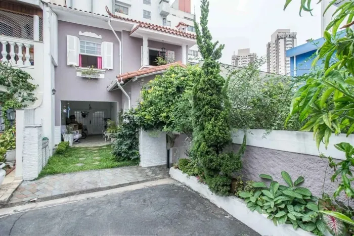 CASA DE VILA NA ACLIMAÇÃO