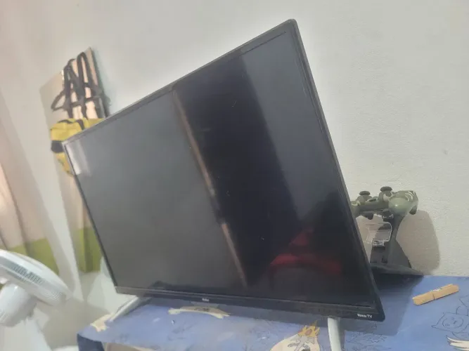 SmarTv Philco 32 pol menos de 1 ano de uso sem detalhe