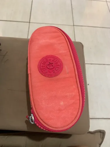 Vende-se bolsa e estojo kipling