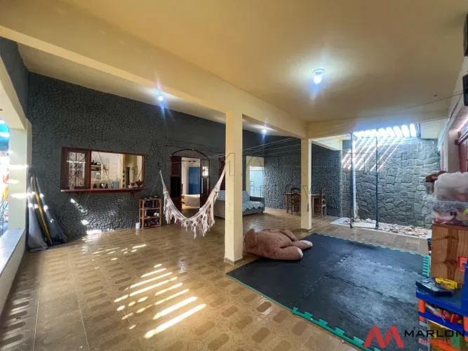 Casa em Neópolis, conjunto Pirangi, 3 quartos, sendo 1 suíte, lado da sombra, 206m².