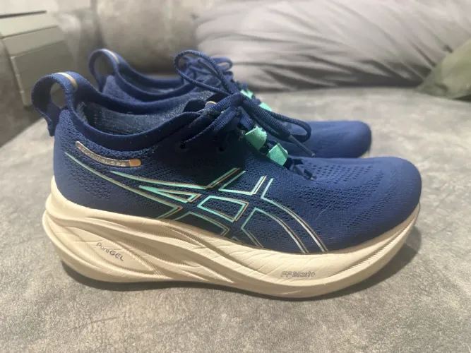 Tenis Asics Nimbus 27 - tamanho 37