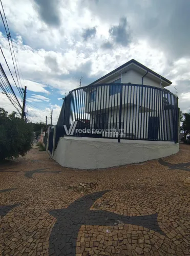Casa a locação comercial no Alto do Taquaral.