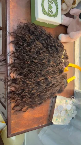 Cabelo humano cacheado natural com morena iluminada