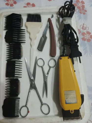 Kit p/ cabeleireiro (a).