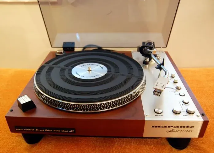 C.ompramos toca disco de vinil