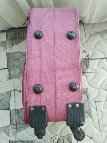 Mala de viagem Bagagio 4 rodinhas com zíper principal rompido ( tem que trocar)