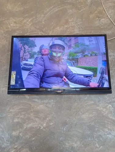 Tv AOC. 32. Só 180 reais