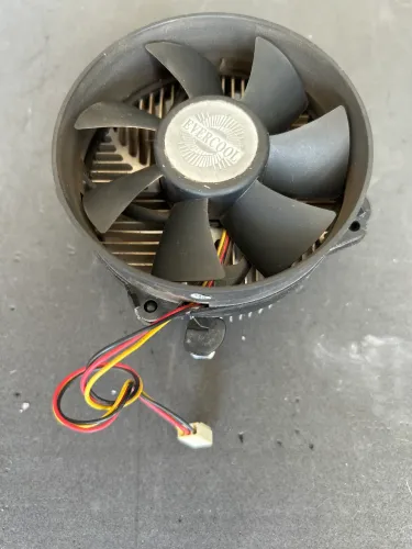 Cooler para processador INTEL funciona bem