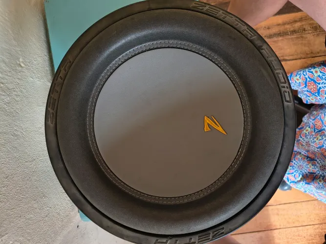 Subwoofer zetta v12