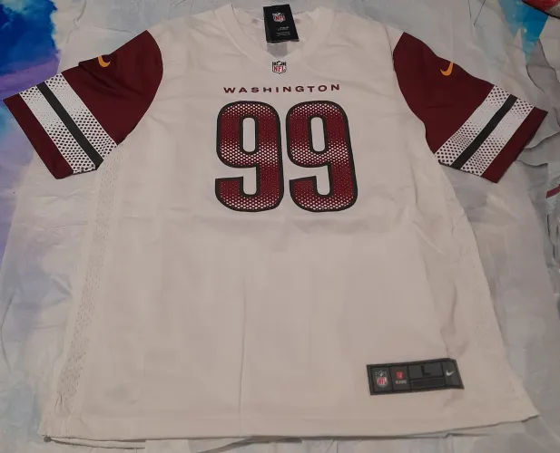 Camisa NIKE WASHINGTON COMMANDERS YOUNG 99 Tamanho M/G