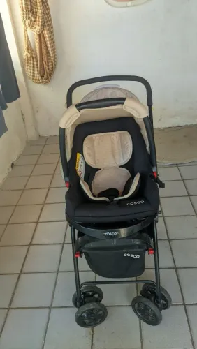 Carrinho de bebê + bebe conforto