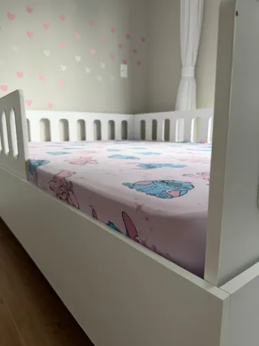 Cama Infantil Montessori com Proteção Lateral - Excelente Estado