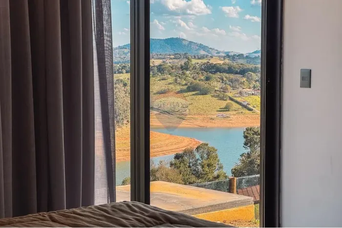 Casa com 3 suítes, quadra de Beach tennis e piscina - 9.954 m2 de terreno