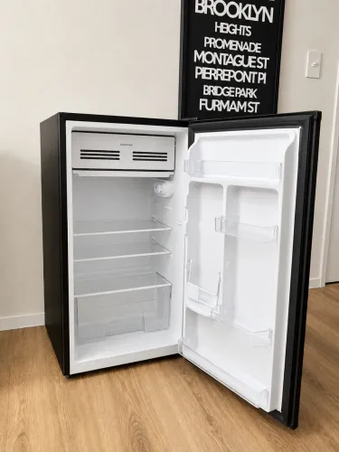 Frigobar 90 Litros Efficient EM90B 220V Preto - Electrolux