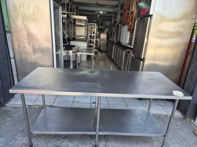 Mesa inox de centro com paneleiro liso 