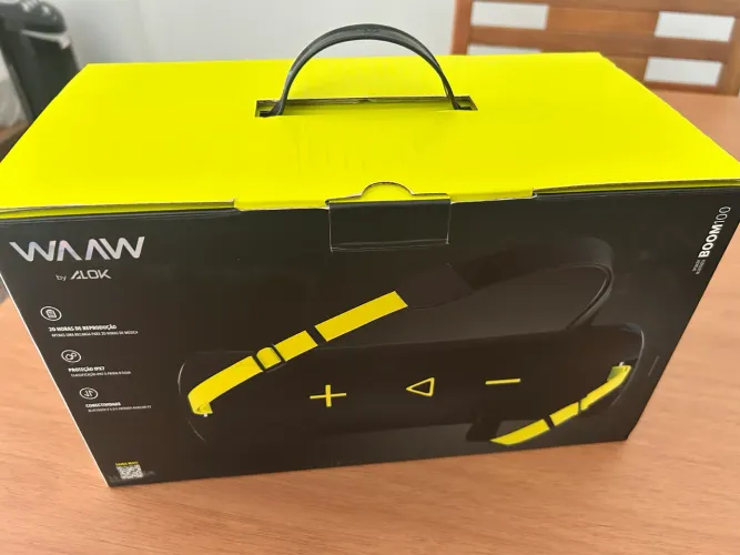 Caixa de Som WAAW BOOM 100SB by Alok tem 40W RMS de potência, 