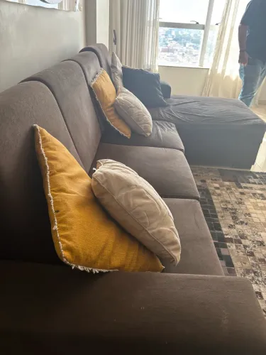 Sofá retrátil 4 lugares com chaise, suede marrom