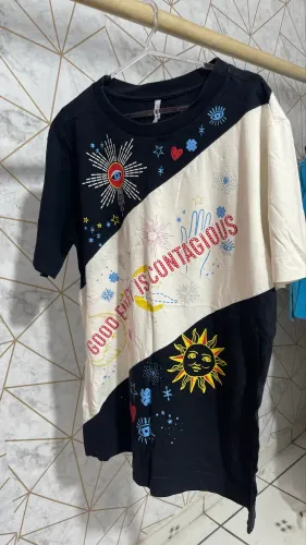 Camisetão estampa gráfica 