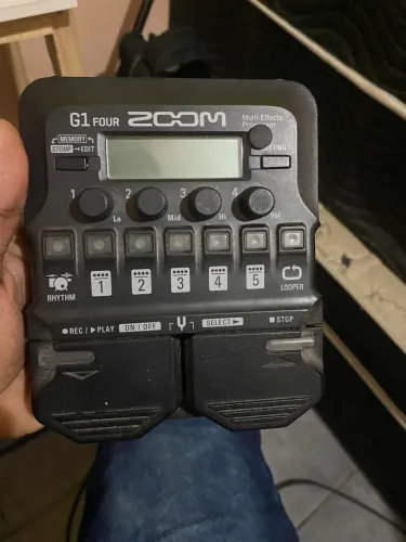 Pedaleira Zoom G1 Four + Carregador USB | Excelente Estado