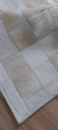 Tapete 100% couro bovino nas medidas 2x2.5 na cor off White