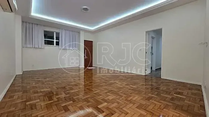 Imóvel para venda possui 126 metros quadrados com 3 quartos em Copacabana - Rio de Janeiro