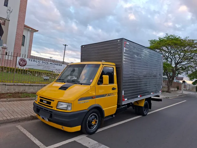 Iveco Daily Baú 3/4 utilitário