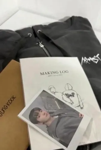 Blusa Jungkook original BTS ( ARTIST - MADE COLLECTION)